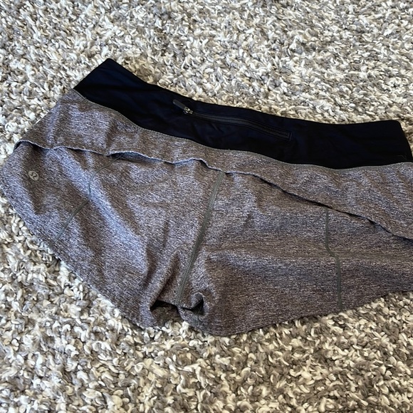 Lulu lemon short size 8 - Picture 1 of 3